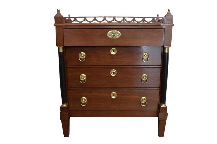 Antiek Drents ladekastje met hekjes, Antiek en Kunst, Antiek | Overige Antiek, Ophalen of Verzenden