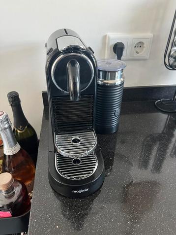 Nespresso apparaat met melkopschuimer. Licht defect beschikbaar voor biedingen