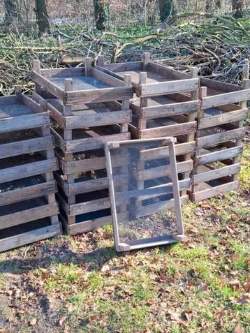 Oude houten bloembollen aardappel kistjes beschikbaar voor biedingen