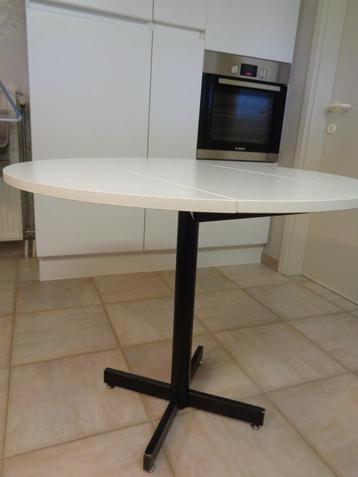 *Mooie als nieuwe opplooibare keukentafel (doormeter 90 cm) beschikbaar voor biedingen