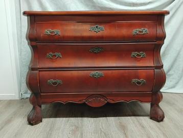 Buikkast met 3 lades - Opknapper beschikbaar voor biedingen