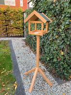 Shaw Voederhuis op paal van Vogelbescherming, Ophalen