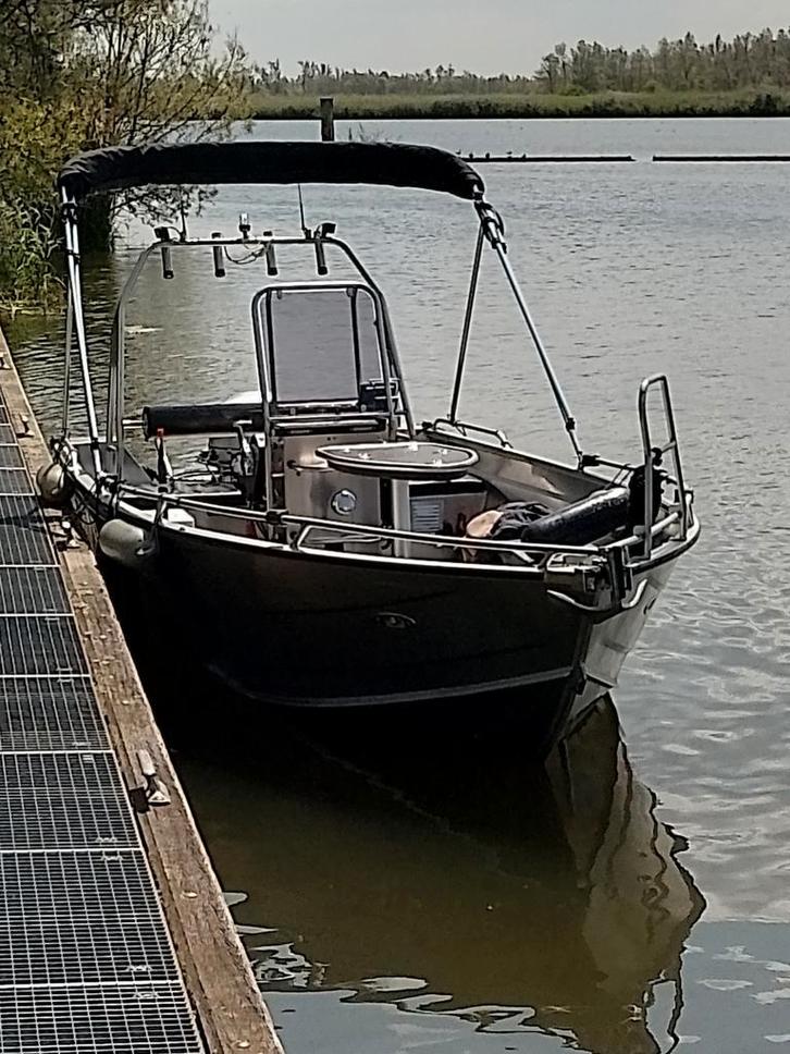 Aluminium visboot Qwest 500, Watersport en Boten, Vis- en Consoleboten, Tot 10 pk, 3 tot 6 meter, Benzine, Buitenboordmotor, Aluminium