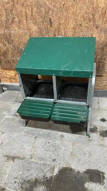 Kippen Legnest dubbel op pootjes beschikbaar voor biedingen