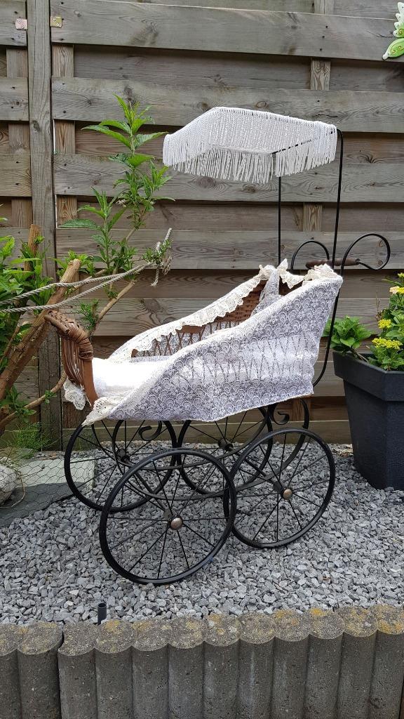Brocante antieke kinderwagen, Brussels kant en zonnedak. S0, Verzamelen, Poppen, Gebruikt, Pop, Ophalen of Verzenden