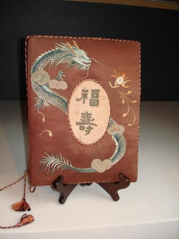 Antiek borduurwerk zijde Chinese silk embroidery DRAGON  beschikbaar voor biedingen