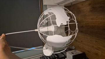 Lamp - wereldbol  beschikbaar voor biedingen