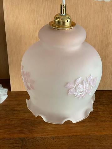 Vintage lila Glazen Lampenkap uit Frankrijk beschikbaar voor biedingen