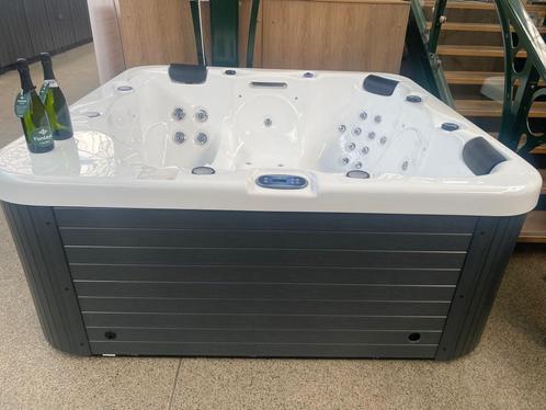 Nieuwe - Jacuzzi-Balboa- Bermuda spa met twee ligplaatsen., Tuin en Terras, Bubbelbaden en Hottubs, Nieuw, Vast, Filter, Pomp