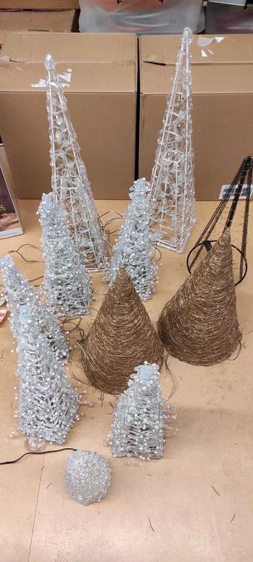 Te koop diverse kerstboompjes beschikbaar voor biedingen