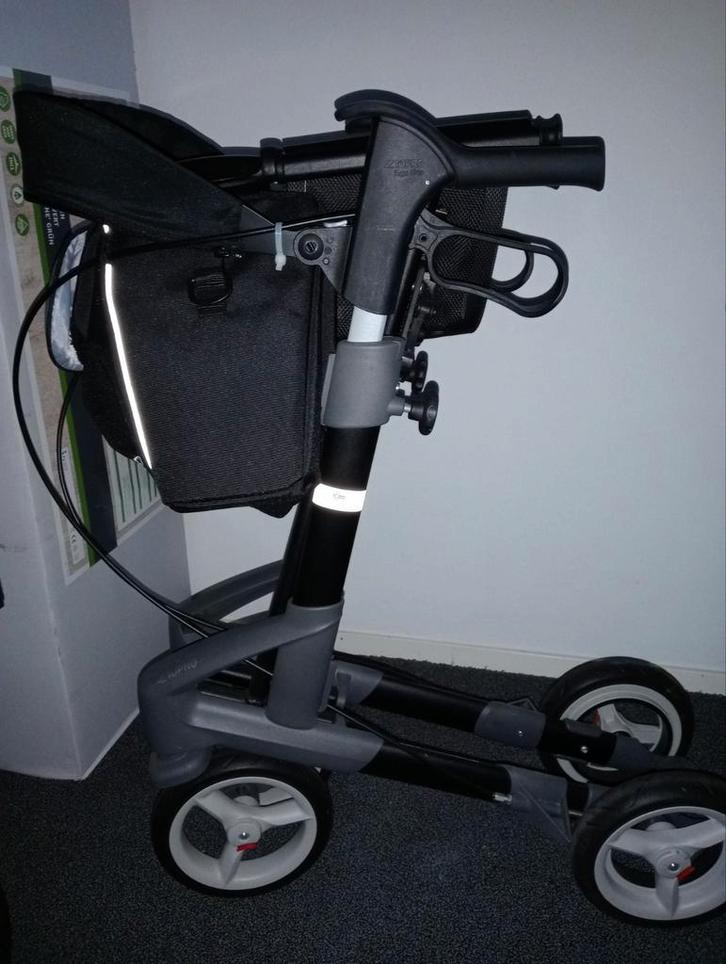 Prachtige zwarte TOPRO Troja 5G rollator., Diversen, Rollators, Zo goed als nieuw, Lichtgewicht, Opvouwbaar, Ophalen