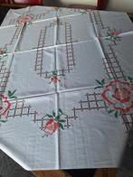 Vintage Handgeborduurd Tafellaken Kruissteek 114x150cm, Ophalen of Verzenden