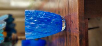 Vaas van glas blauw gevlamd beschikbaar voor biedingen