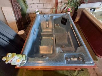 3 persoon jacuzzi🏊‍♂️  🚛 VANDAAG NOG BEZORGD🚛  beschikbaar voor biedingen