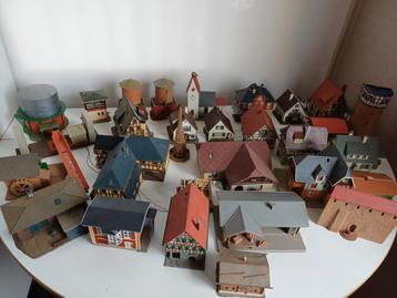 Diversen huisjes/ gebouwen/ stations & bruggen H0 beschikbaar voor biedingen
