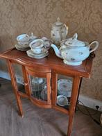 Servies met antiek theekastje, Antiek en Kunst, Ophalen of Verzenden