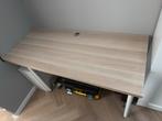 Bureau 140x60, Ophalen, In hoogte verstelbaar, Zo goed als nieuw, Bureau