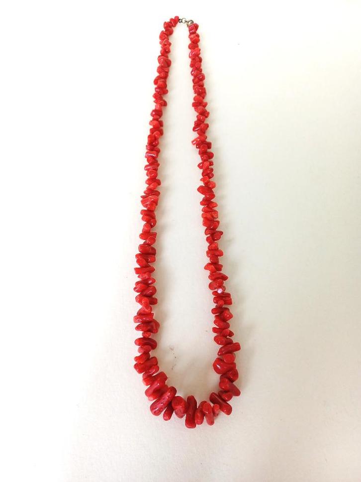ketting van bloedkoraal 1940-'60, Sieraden, Tassen en Uiterlijk, Antieke sieraden, Ketting, Overige materialen, Met edelsteen