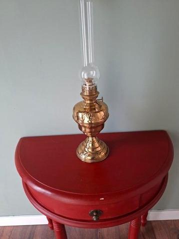 Mooie olielamp beschikbaar voor biedingen