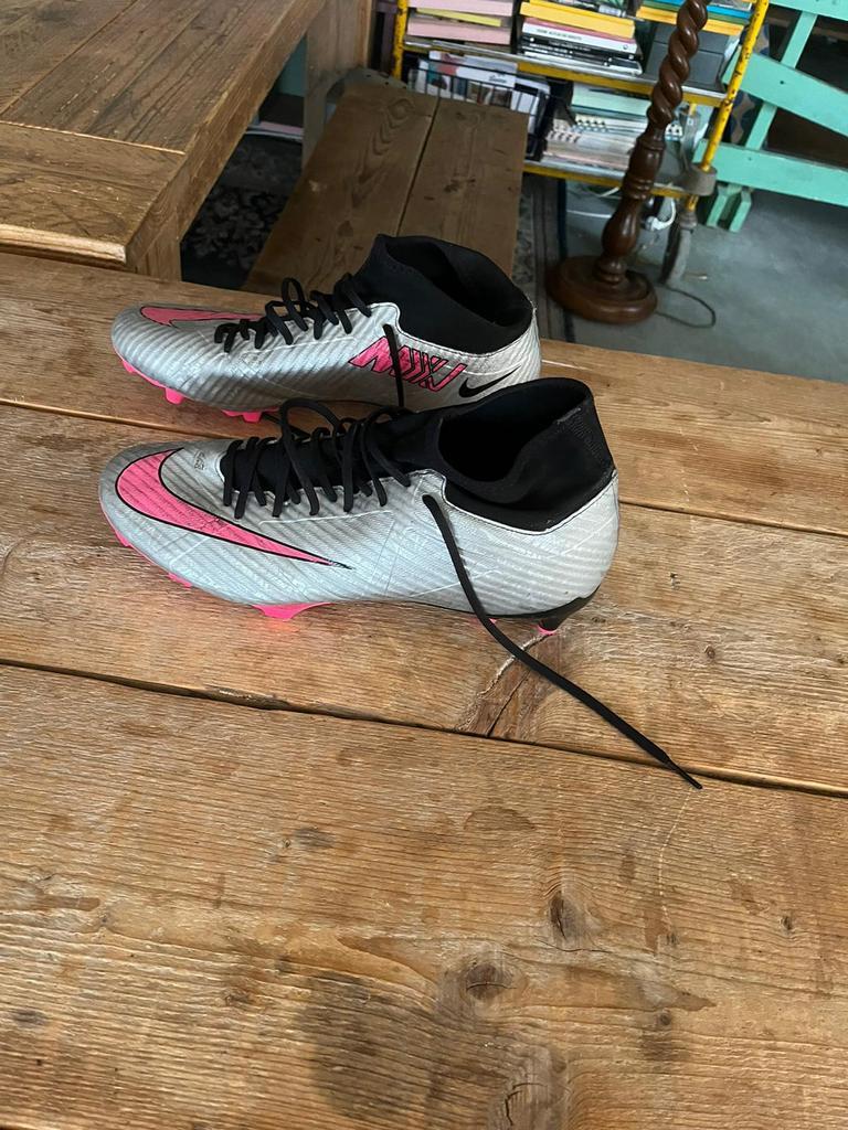 Nike Mercurial voetbalschoenen sokken maat 44 zilver roze
