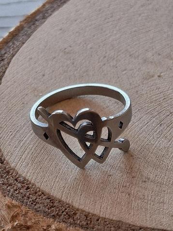 zilverkleurige ring 2x hartje maat 13 beschikbaar voor biedingen