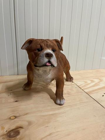 Bruine bulldog beeld met staart  beschikbaar voor biedingen