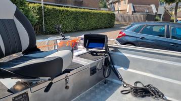 Qwest vis boot alles ziet er als nieuw uit. beschikbaar voor biedingen