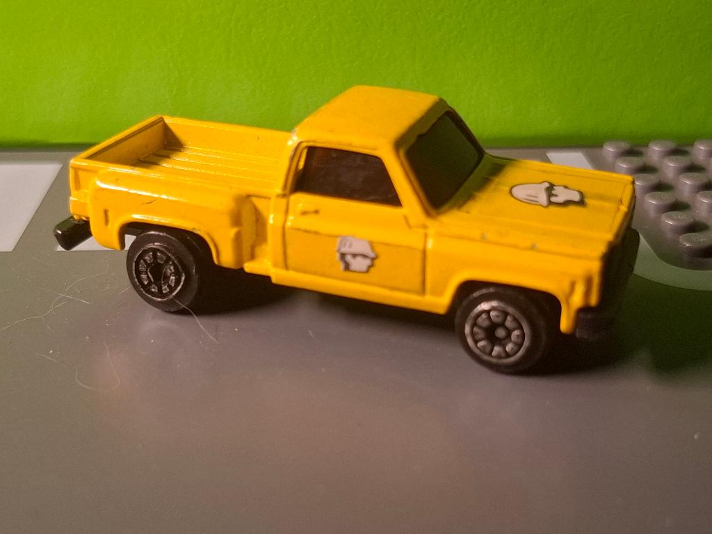 Onbekend - Chevy Stepside Pickup [geel] 1/64, Ophalen of Verzenden, Gebruikt, Auto
