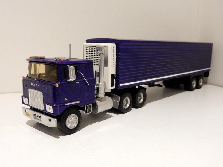 Miho Mack F700 trekker + dichte oplegger code 3 1/50, Hobby en Vrije tijd, Modelauto's | 1:50, Zo goed als nieuw, Bus of Vrachtwagen