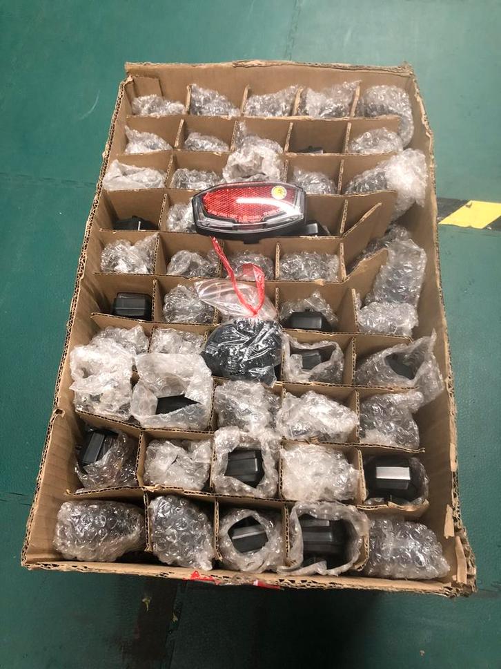 Spanninga lineo achterlichten 200 stuks 6v nieuw, Fietsen en Brommers, Fietsaccessoires | Fietsaccu's, Nieuw, Ophalen of Verzenden