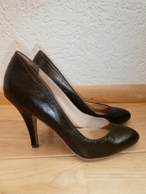 Noë pumps maat 37 donkergroen Nicole naaldhak 10 cm ZGAN, Kleding | Dames, Schoenen, Zo goed als nieuw, Pumps, Groen, Verzenden