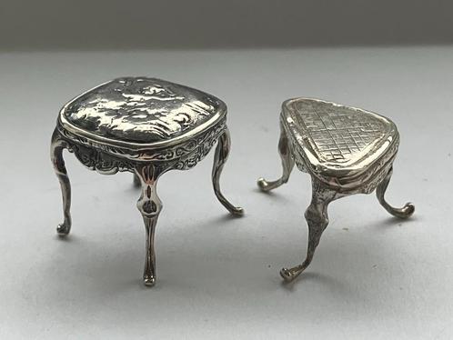 Twee eerste gehalte zilveren miniatuur krukjes, Gebr. Kühn, Antiek en Kunst, Antiek | Goud en Zilver, Zilver, Verzenden