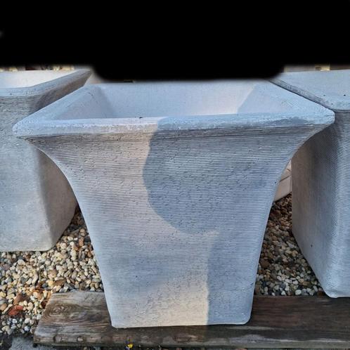 Zware bloembakken van beton sierpot bloempot zeer degelijk, Tuin en Terras, Bloembakken en Plantenbakken, Zo goed als nieuw, Beton