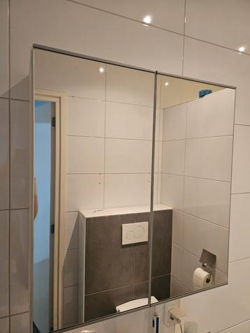 Spiegelkast badkamer  beschikbaar voor biedingen