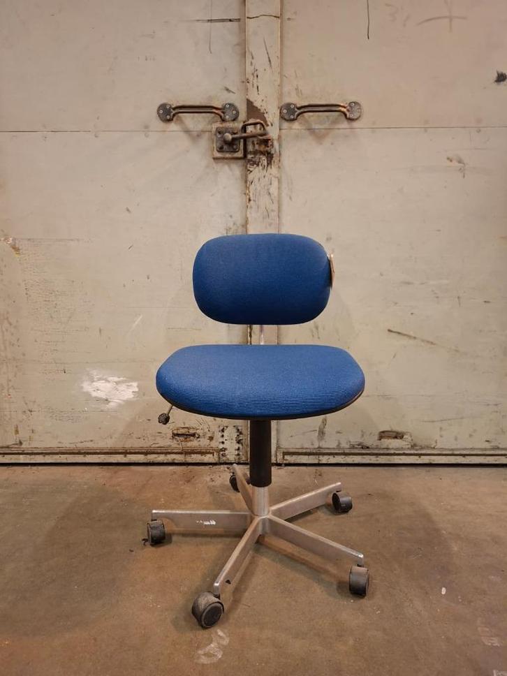 Design bureaustoel Fritz Hansen Kevi 1990 blauw, Huis en Inrichting, Bureaustoelen, Zo goed als nieuw, Bureaustoel, Blauw, Ergonomisch