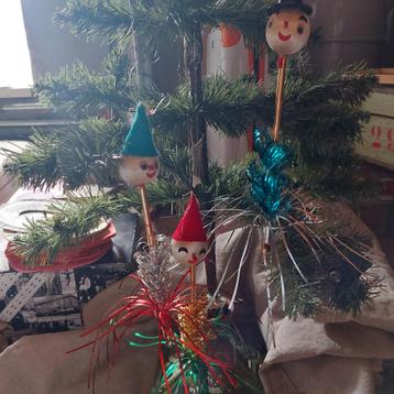 3 vintage kerstboomhangers met satijnen hoofdjes beschikbaar voor biedingen