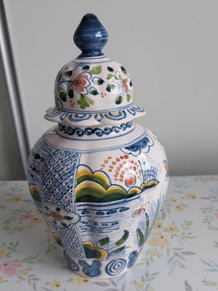 Makkums porseleinen Dekselvaas uit Makkum, Antiek en Kunst, Antiek | Porselein, Ophalen of Verzenden