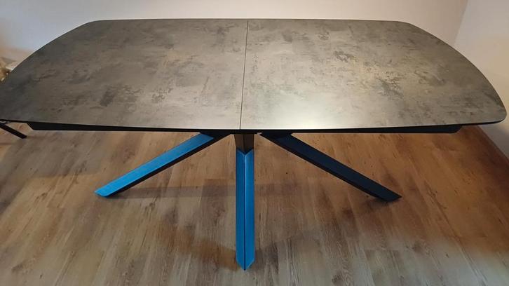 Masura Uitschuifbare Eettafel - Moderne Stijl, Huis en Inrichting, Tafels | Eettafels, Zo goed als nieuw, 100 tot 150 cm, 200 cm of meer