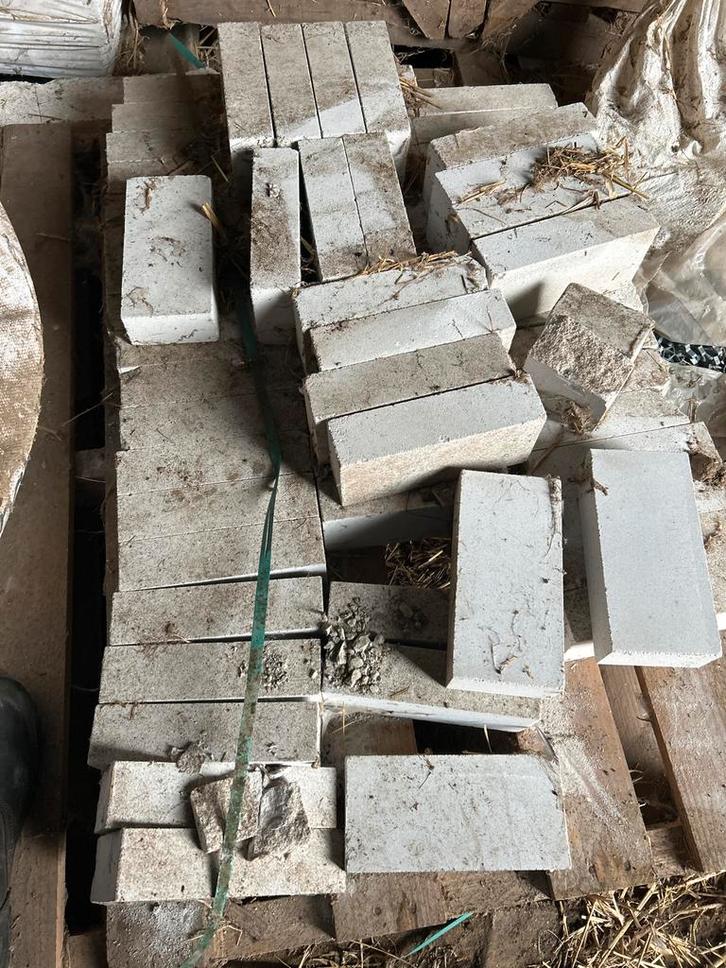 Witte Metselstenen - 65+ stuks, Doe-het-zelf en Verbouw, Metselstenen, Zo goed als nieuw, Bakstenen, Ophalen of Verzenden