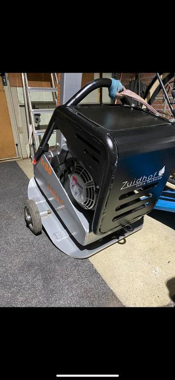 Trilplaat te huur, ook andere machines zie advertentie beschikbaar voor biedingen