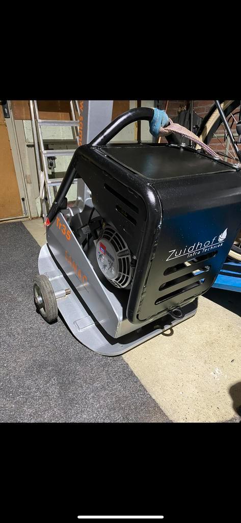 Trilplaat te huur, ook andere machines zie advertentie, Doe-het-zelf en Verbouw, Gereedschap | Machine-onderdelen en Toebehoren