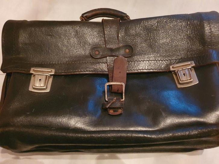 2 leren tassen (voor achterop oude brommer), Sieraden, Tassen en Uiterlijk, Tassen | Schooltassen, Gebruikt, Aktetas of Boekentas