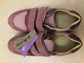 Nieuwe leren sneakers maat 35 beschikbaar voor biedingen