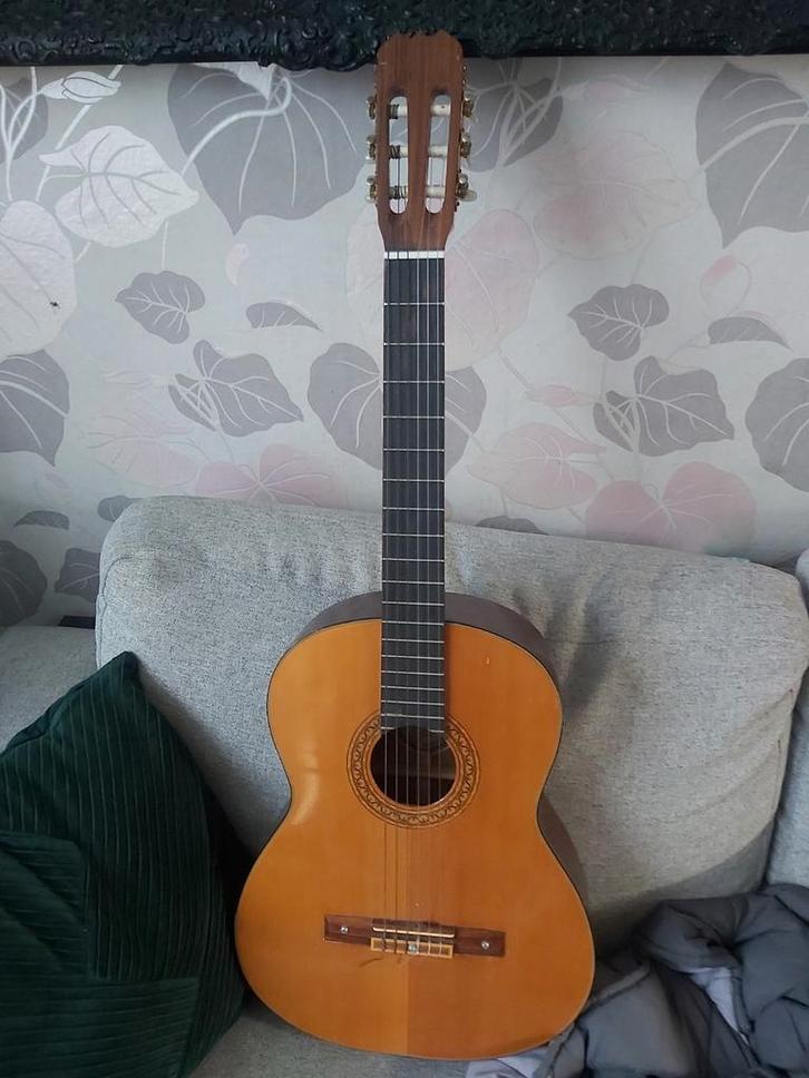 Vantage Gitaar - Netjes met gebruikerssporen, Muziek en Instrumenten, Snaarinstrumenten | Gitaren | Akoestisch, Gebruikt, Klassieke of Spaanse gitaar