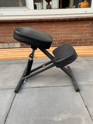 Zwarte Kniestoel - Ergonomisch beschikbaar voor biedingen
