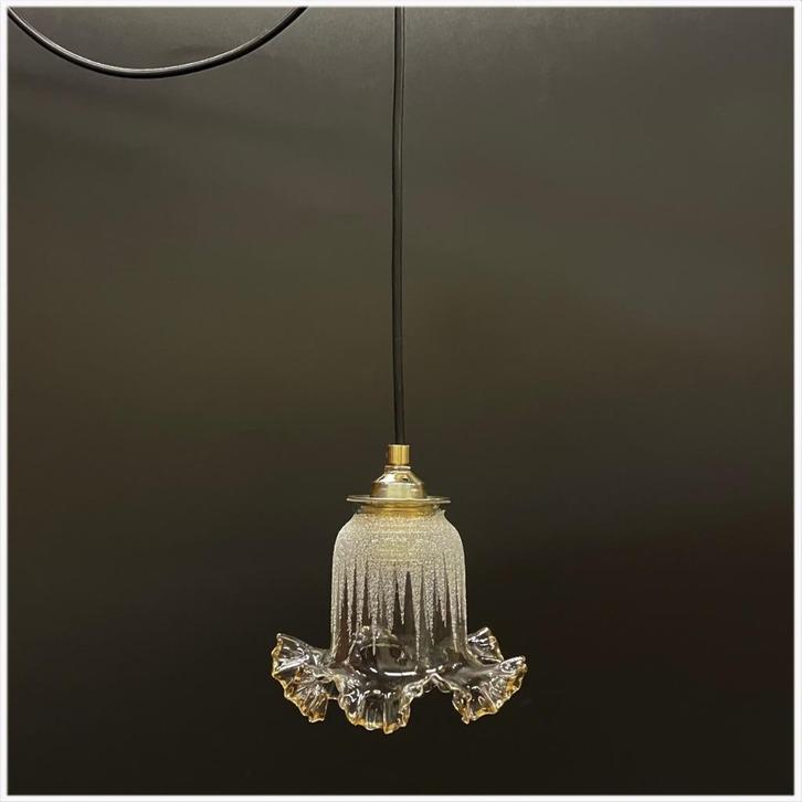Prachtig glazen hanglampje met messing fitting / nieuw snoer, Huis en Inrichting, Lampen | Hanglampen, Gebruikt, Minder dan 50 cm