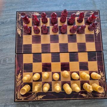 Vintage Houten Schaakspel met Opbergruimte beschikbaar voor biedingen