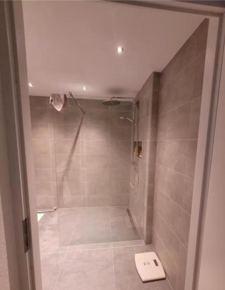 Shower glass, Doe-het-zelf en Verbouw, Sanitair, Zo goed als nieuw, Douche, Glas, Ophalen