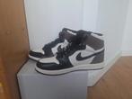 Nike Jordan 1 high dark mocha maat 44/10 nep, Ophalen of Verzenden, Bruin, Zo goed als nieuw