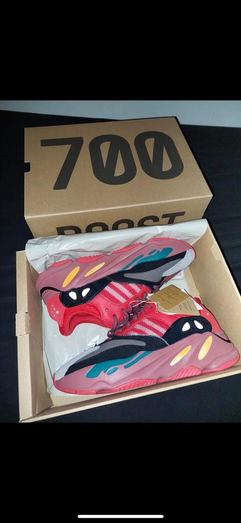 Yeezy boost 700 us8 41.5 deadstock, Kleding | Heren, Schoenen, Nieuw, Ophalen